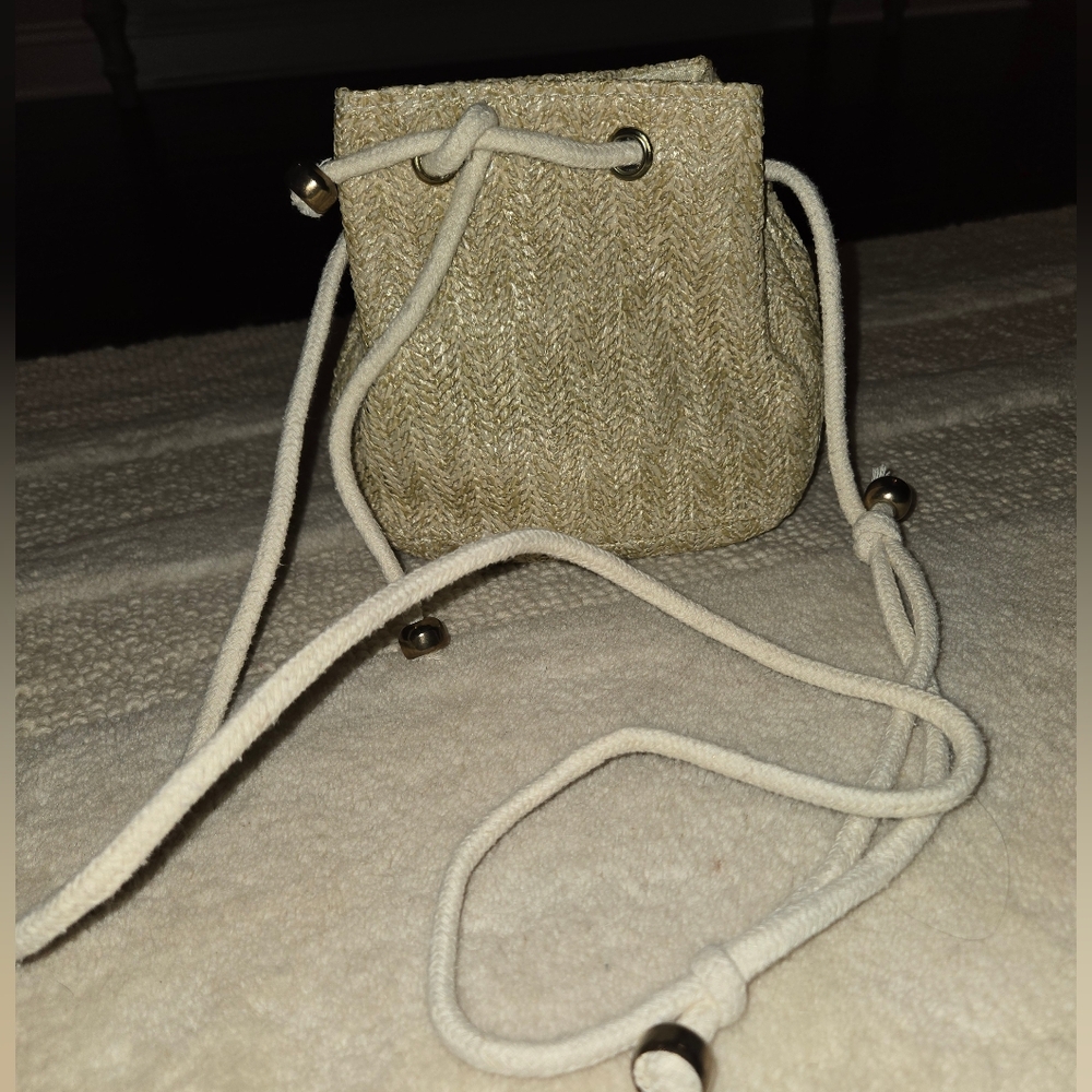 🌟SUPER CUTE adjustable Cream Little Drawstring Bag - Picture 2 of 4